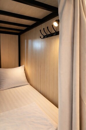 Gemeinsamer Comfort-Schlafsaal, Poolblick