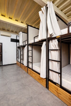 Gemeinsamer Comfort-Schlafsaal, Poolblick