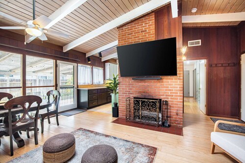 Spacious 4BR Backyard Oasis with BBQ Near UC Davis