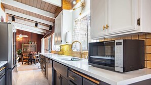 A modern kitchen with a built-in microwave, stainless steel appliances, and a white countertop. - Spacious 4BR Backyard Oasis with BBQ Near UC Davis (Davis)