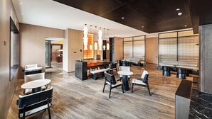 A spacious lobby with a reception desk, seating area, and large windows. - MEHOOD LESTIE Hotel(Xi'an Xixian Wuyue Plaza Afanggong South Metro Station Store) (Xi'an)
