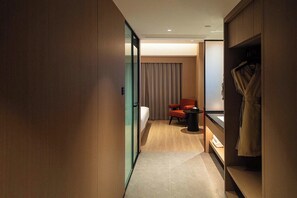 Habitación doble estándar | Cortinas blackout, wifi gratis y ropa de cama