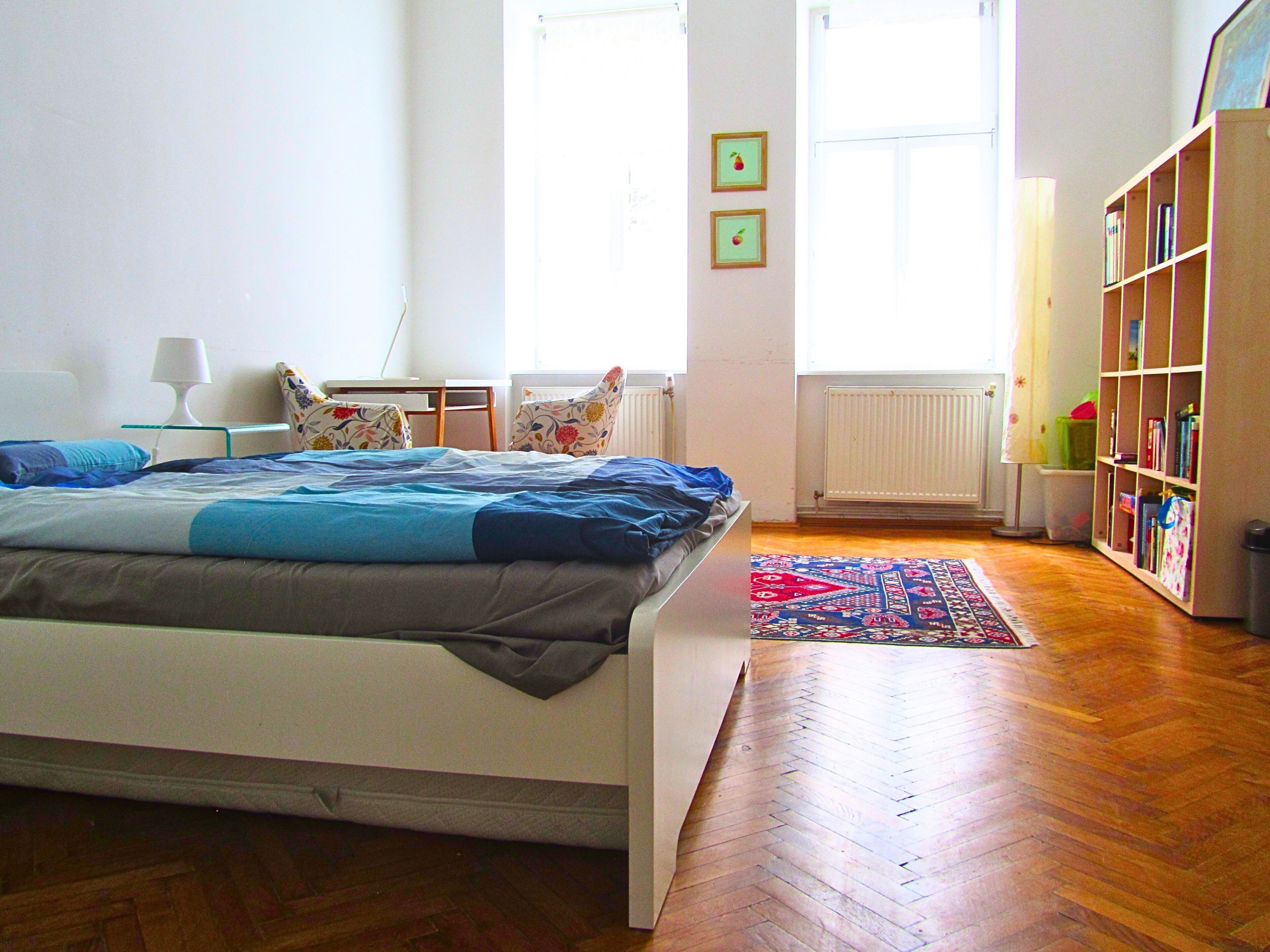 2 bedrooms, iron/ironing board, internet, bed sheets
