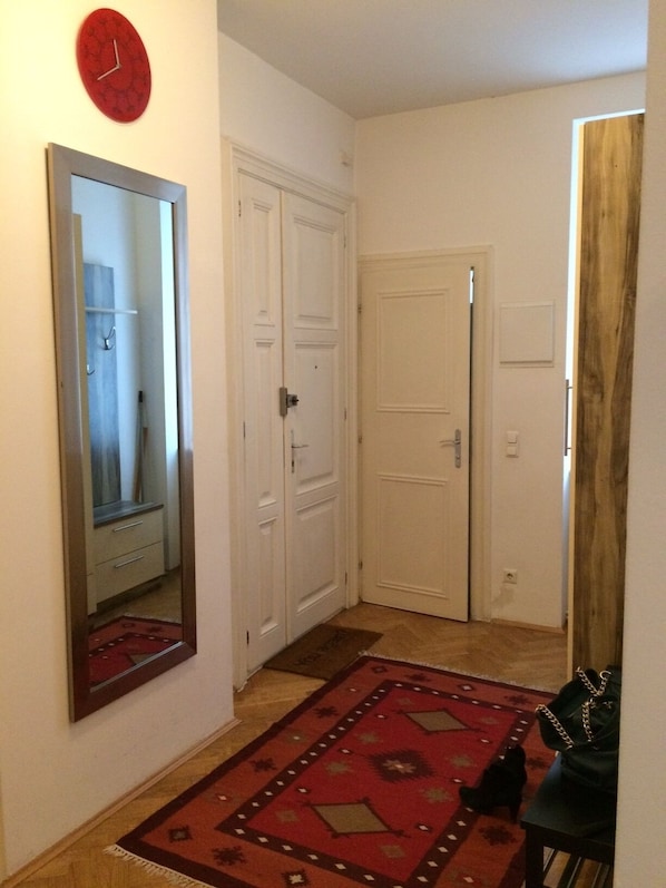 Interior - Gemütliche und großzügige Altbauwohnung in zentraler Lage (Wien)