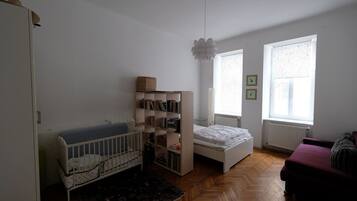 2 bedrooms, iron/ironing board, internet, bed sheets
