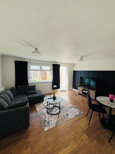 Cosy 3-Bed House near UEA and N&N Hospital with Parking and Fast WiFi