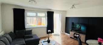 Cosy 3-Bed House near UEA and N&N Hospital with Parking and Fast WiFi