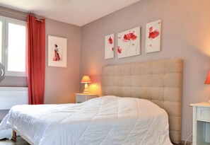 Room - House for 4 persons, with garden and pool, quiet in the countryside Arles… (Arles)