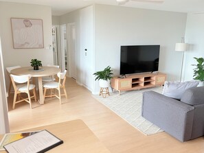 Living area - Melrose at Flynns ocean views, an easy stroll to the beach cafes and restaurants (Port Macquarie)