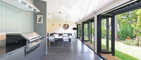 Family House | Outdoor dining