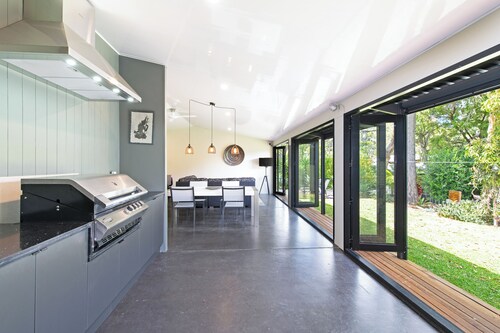 Home among the Gum Trees - free wine