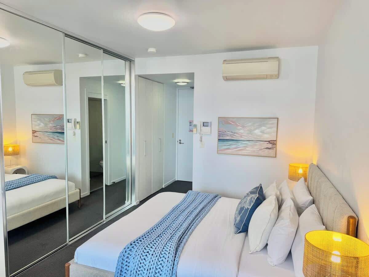 Iron/ironing board, travel crib, WiFi, bed sheets