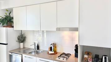 Coffee/tea maker, fridge, microwave, oven