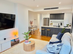 TV, stereo, offices - Newcastle Harbour, 2-Apartments 4-Bed 4-Bath 2-Car (Wickham)