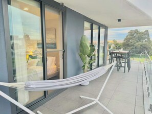 Outdoor dining - Newcastle Harbour, 2-Apartments 4-Bed 4-Bath 2-Car (Wickham)