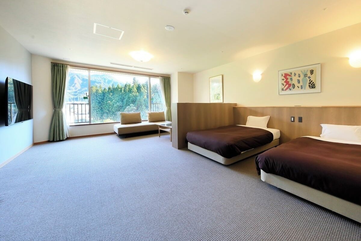 Chambre Quadruple, vue montagne | Coffres-forts dans les chambres, Wi-Fi gratuit