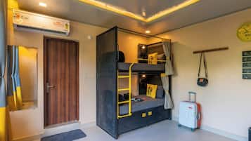 Cortinas blackout, wifi gratis y ropa de cama