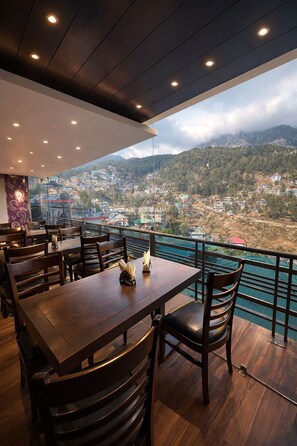 Restaurant - Hotel vaikunth (Dharamshala)