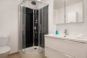 Bathroom - Les Oliviers - 1st Floor Studios by RentalsPro (Vourvourou)