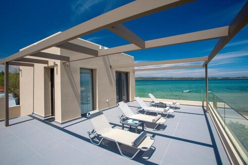 Tiamo Secrets - Beach Front by RentalsPro