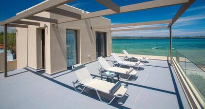 Tiamo Secrets - Beach Front by RentalsPro