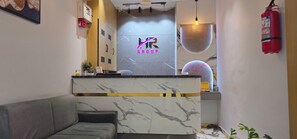 Lobby - Hotel HR Town (Gandhinagar)