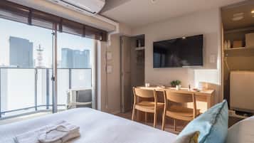 Kamar Khas, Bebas Asap Rokok (C, High floor) | Seprai premium, ruang kerja ramah laptop, dan tirai kedap cahaya