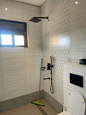 Towels, soap, toilet paper - Charming 1-bedroom apartment with City View in lively Kampala (Kampala)
