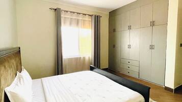 1 slaapkamer, een strijkplank/strijkijzer, wifi, beddengoed