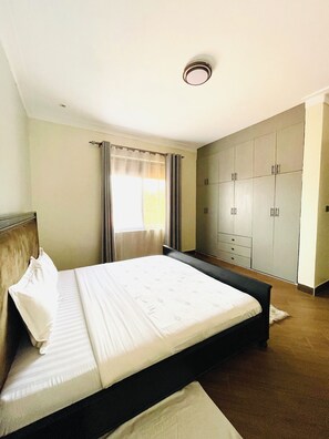 1 bedroom, iron/ironing board, WiFi, bed sheets - Charming 1-bedroom apartment with City View in lively Kampala (Kampala)