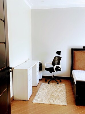 1 bedroom, iron/ironing board, WiFi, bed sheets - Charming 1-bedroom apartment with City View in lively Kampala (Kampala)