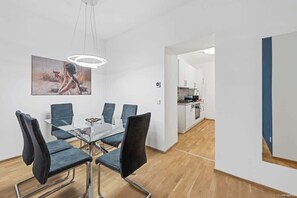 Dining - Nüll Residences Unit 29-Mainstation (Vienna)