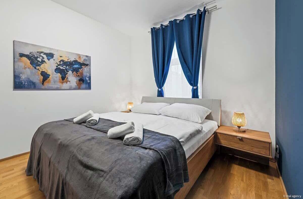 2 bedrooms, iron/ironing board, WiFi