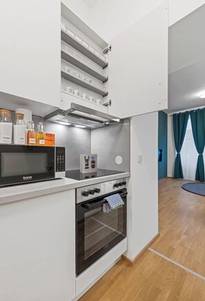 Fridge, microwave, oven, stovetop - Nüll Residences Unit 10-Mainstation (Vienna)