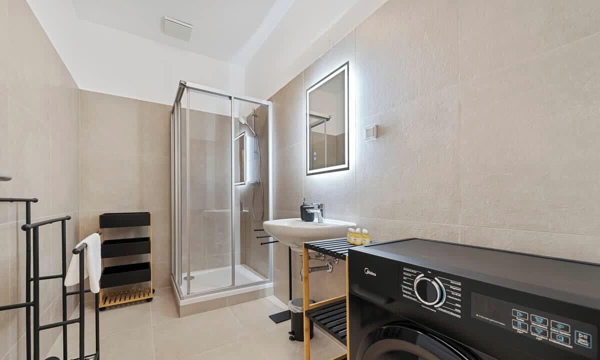 Shower, hair dryer, shampoo