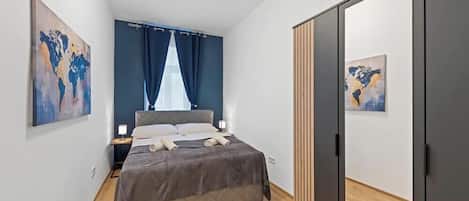 2 bedrooms, iron/ironing board, WiFi