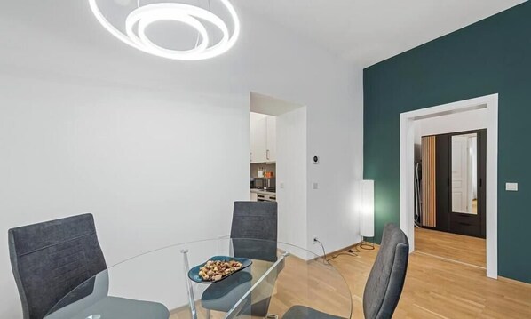 Dining - Nüll Residences Unit 19-Mainstation (Vienna)