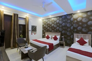 Classic Triple Room - Hotel Red Velvet Suites (New Delhi)