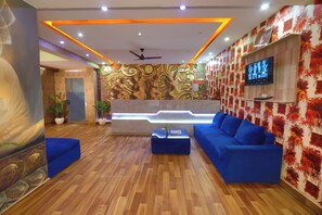 Desk - Hotel Red Velvet Suites (New Delhi)