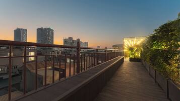 Habitación Premium, balcón, vistas a la ciudad | Terraza o patio