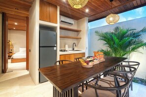 Superior-Villa, Poolblick | Speisen