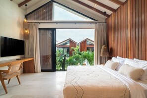 ซูพีเรียวิลล่า, วิวสระว่ายน้ำ | ตู้นิรภัยในห้องพัก, โต๊ะทำงาน, พื้นที่ทำงานแบบใช้แล็ปท็อป, Wi-Fi ฟรี