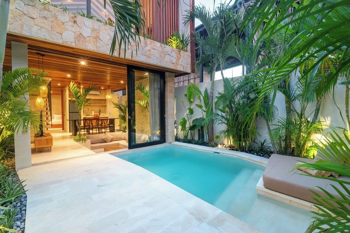 Superior Villa, Pool View | Outdoor dining
