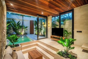 Comfort-Villa, Terrasse, Poolblick | Innenbereich