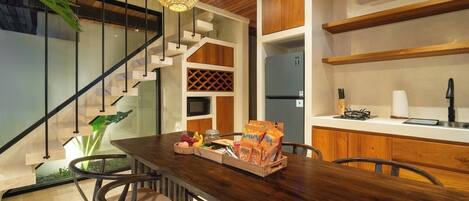 高級別墅, 泳池景 | 用餐區