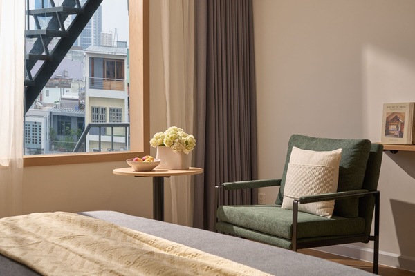 Habitación Deluxe | Tabla de planchar con plancha, wifi gratis y ropa de cama