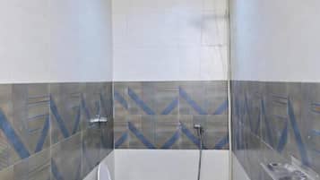 Basic Room | Bathroom