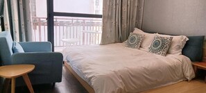 Classic Studio, Balcony, City View - Hangzhou Citynest Music B&B (Hangzhou)