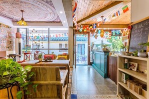 Classic Studio, Balcony, City View | Lobby - Hangzhou Citynest Music B&B (Hangzhou)