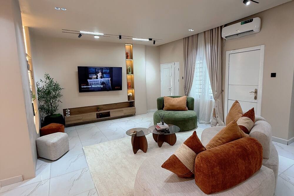 L Rina Apartment